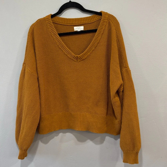 Lucky Brand Sweaters - Lucky Brand women’s Knitted cropped v neck sweater size large